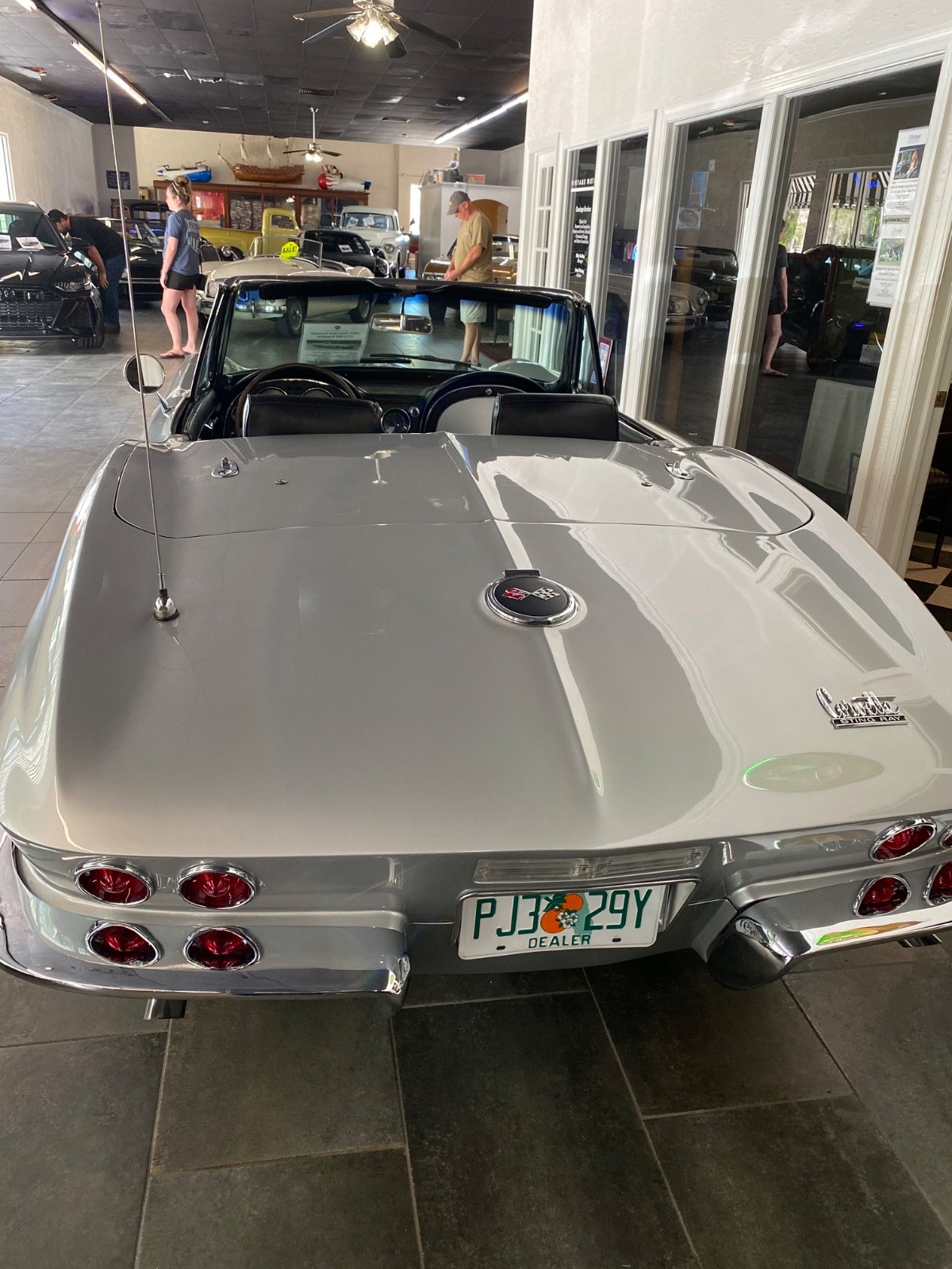 Chevrolet-Corvette-1967-Convertible-2