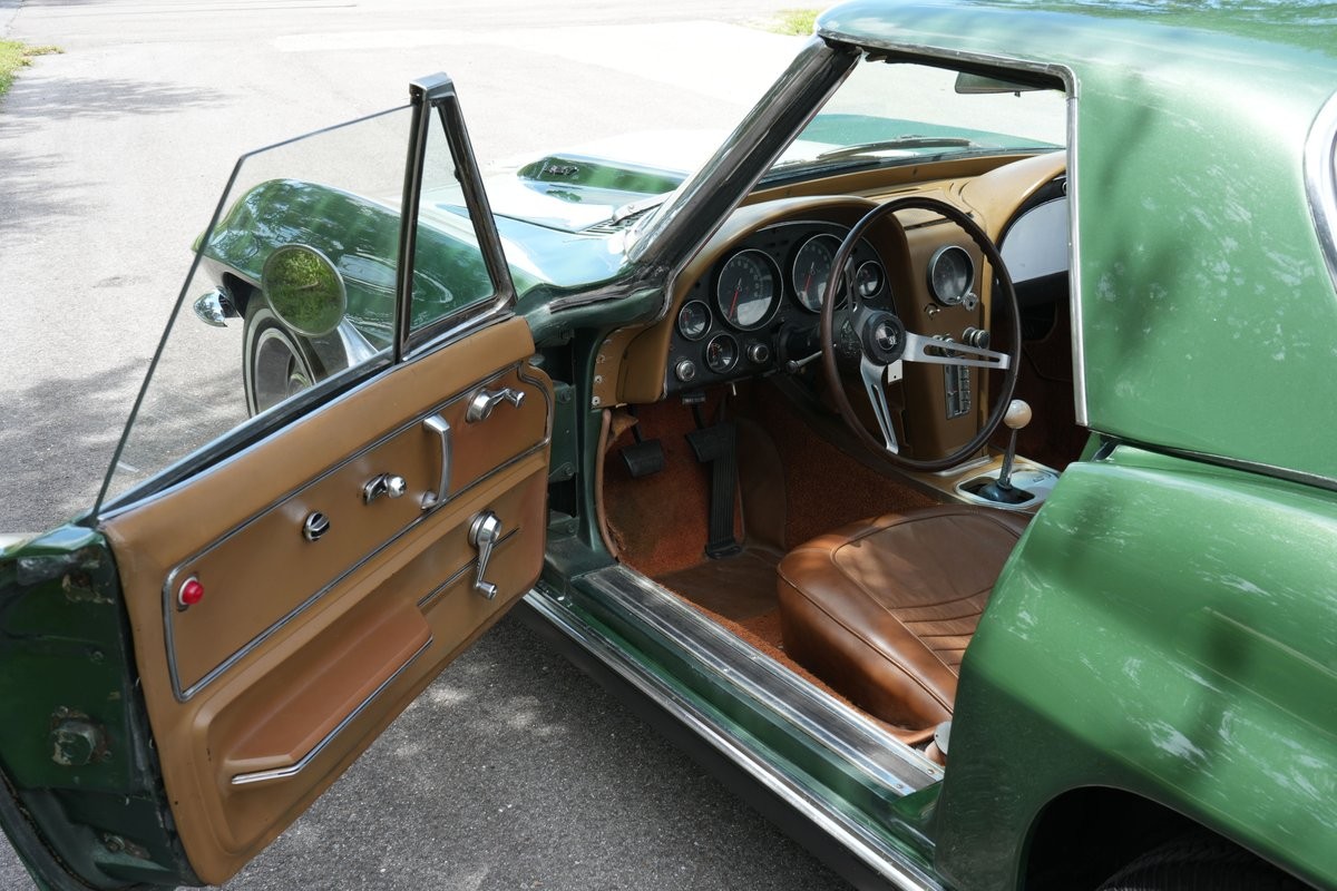 Chevrolet-Corvette-1967-Convertible-25