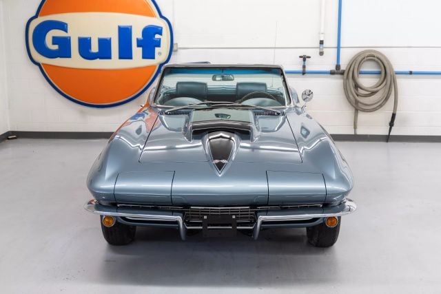 Chevrolet-Corvette-1967-Convertible-3