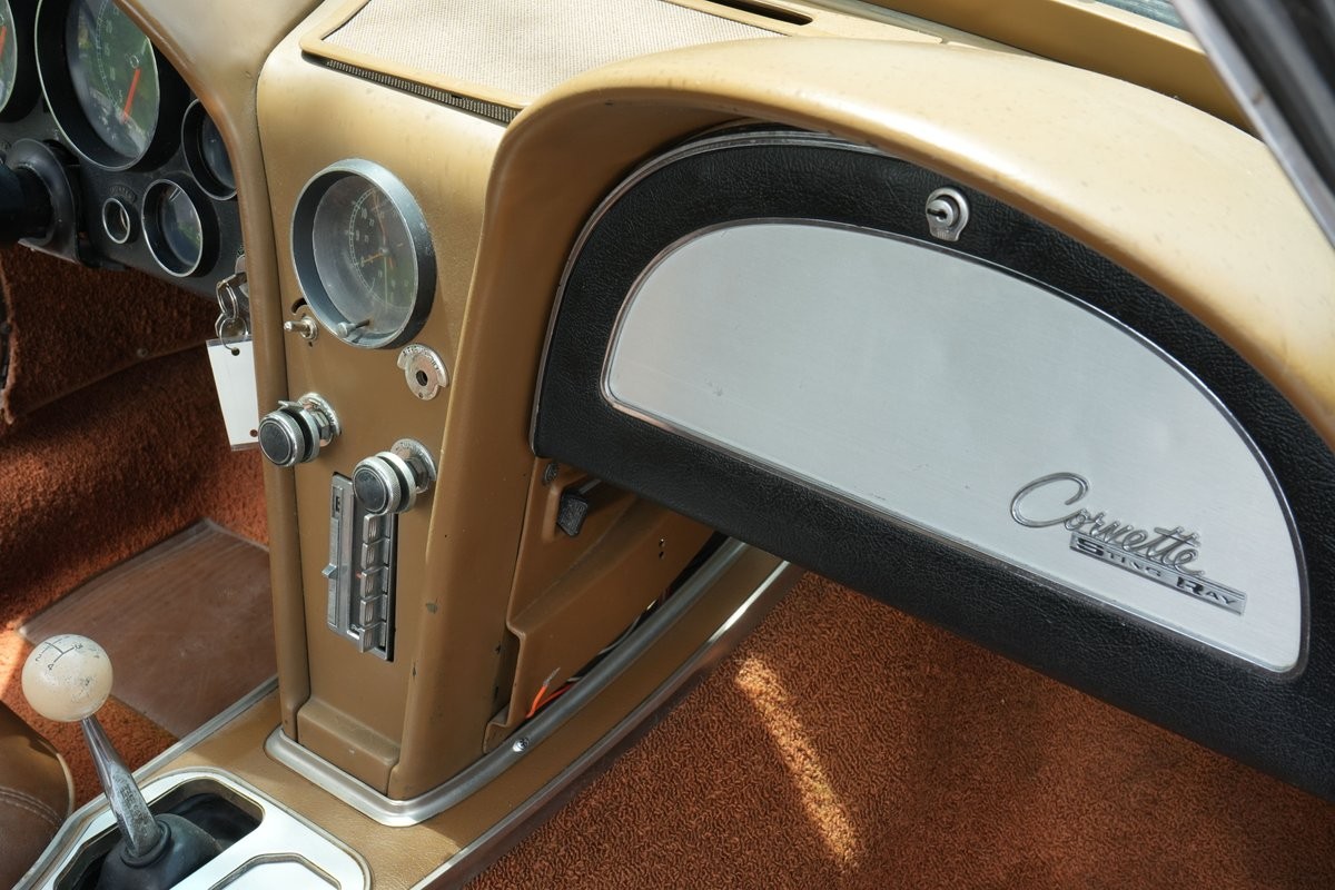 Chevrolet-Corvette-1967-Convertible-33