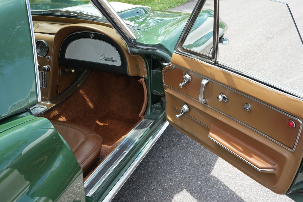 Chevrolet-Corvette-1967-Convertible-34