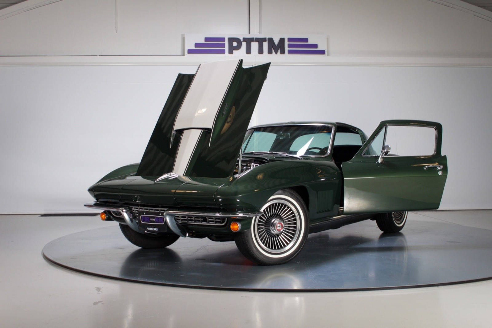Chevrolet-Corvette-1967-Coupe-1