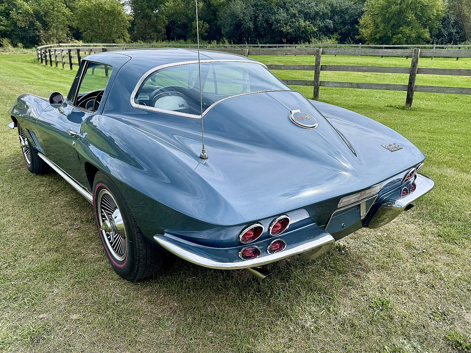 Chevrolet-Corvette-1967-Coupe-1