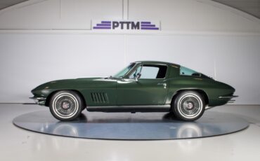 Chevrolet-Corvette-1967-Coupe-2