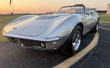Chevrolet-Corvette-1968-Silver-Black-10