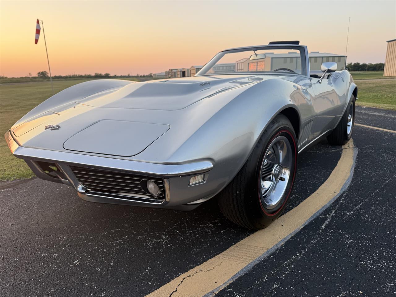 Chevrolet-Corvette-1968-Silver-Black-10