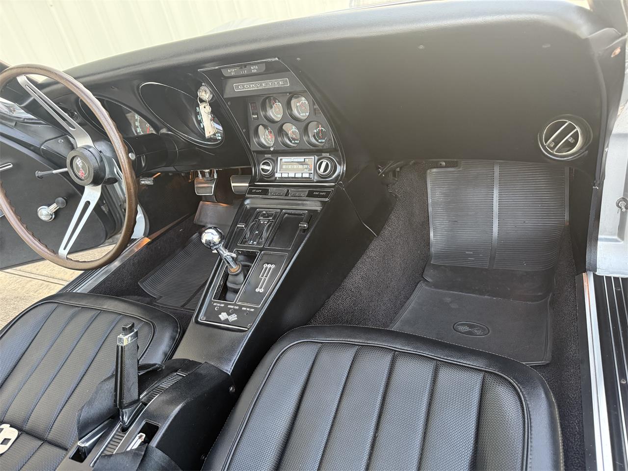Chevrolet-Corvette-1968-Silver-Black-28