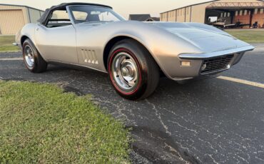 Chevrolet-Corvette-1968-Silver-Black-3