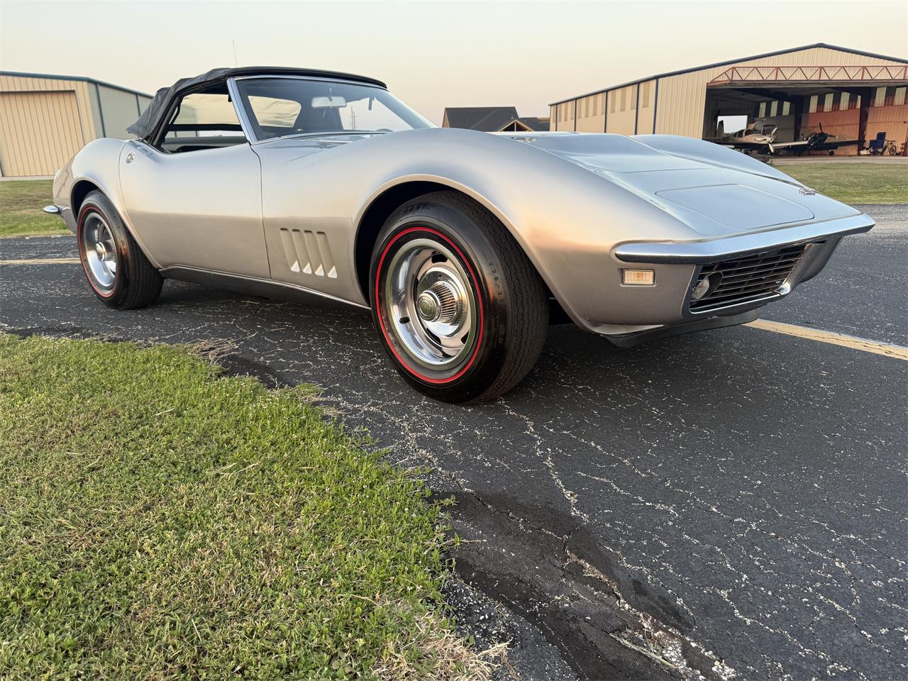 Chevrolet-Corvette-1968-Silver-Black-3