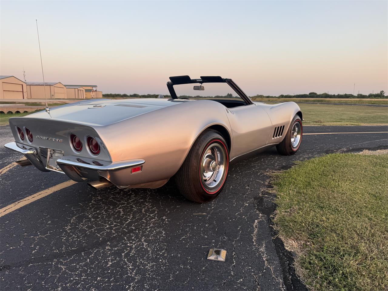 Chevrolet-Corvette-1968-Silver-Black-8