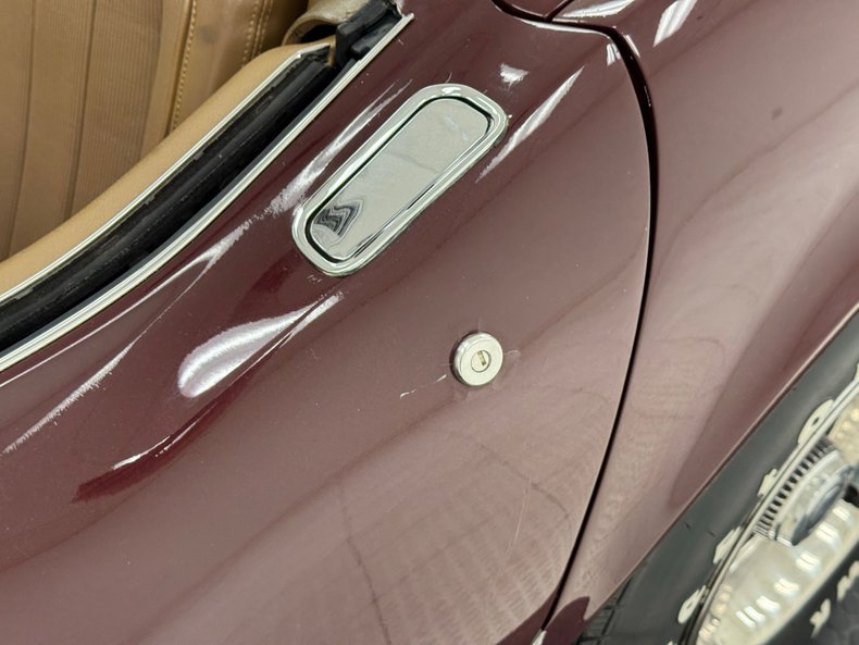 Chevrolet-Corvette-1969-Burgundy-Poly-Saddle-21