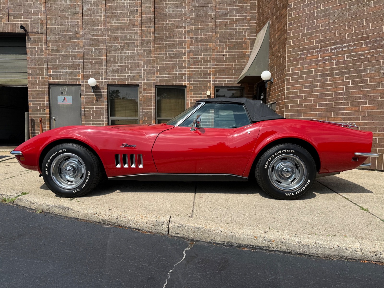 Chevrolet-Corvette-1969-Convertible-2