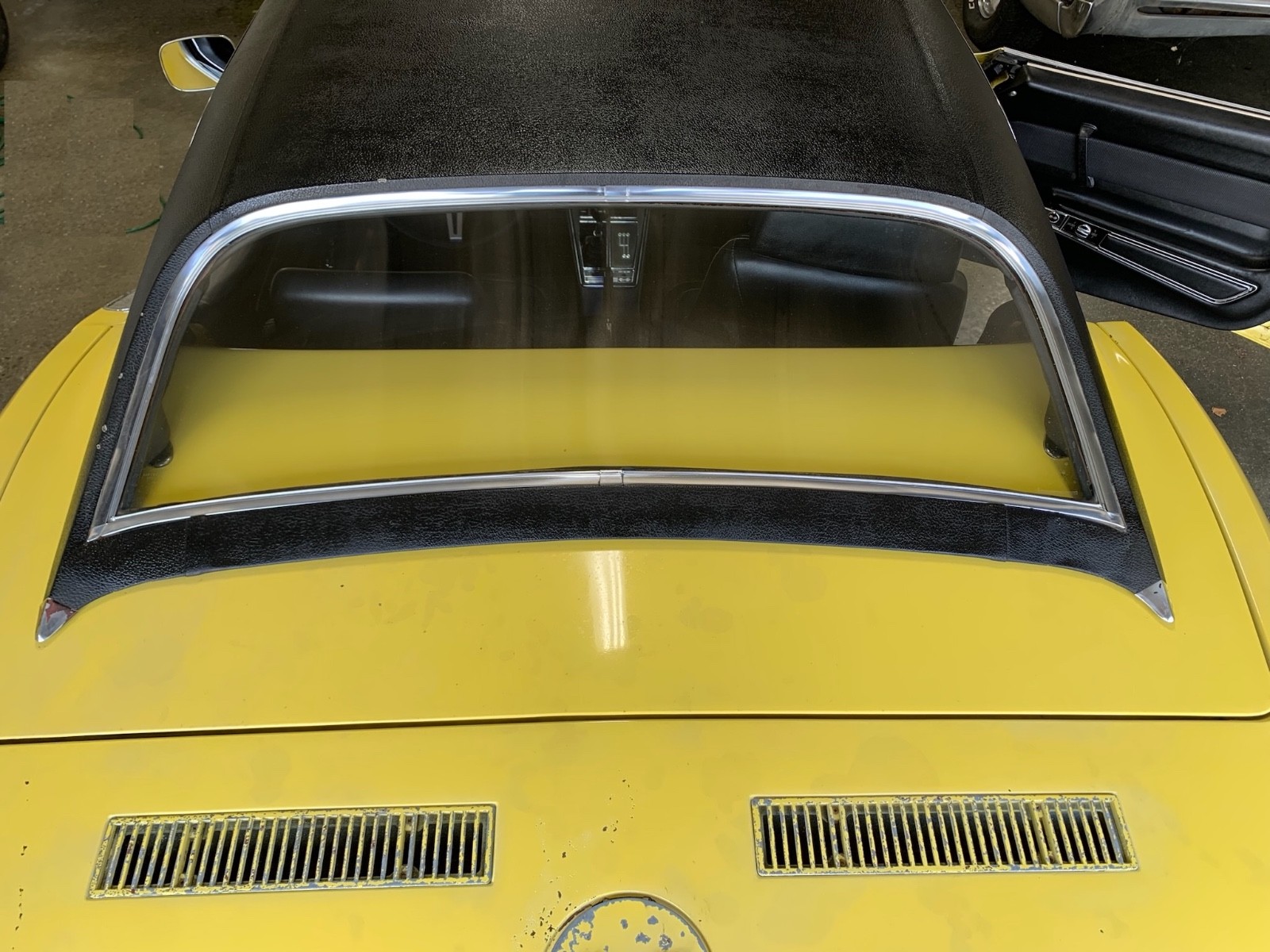 Chevrolet-Corvette-1969-Convertible-30