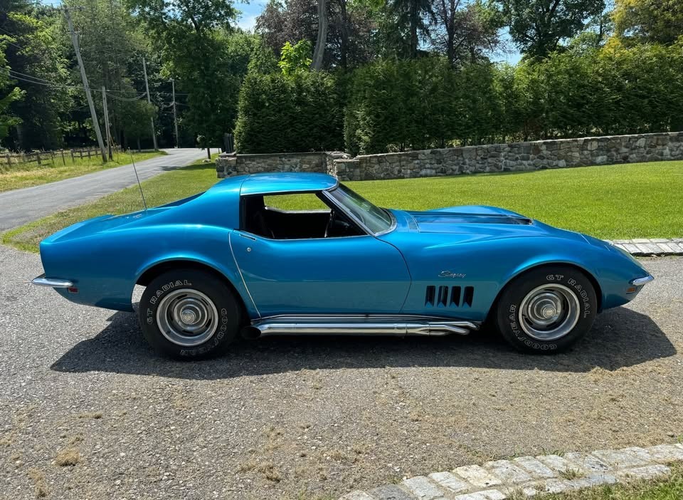 Chevrolet-Corvette-1969-Coupe-1