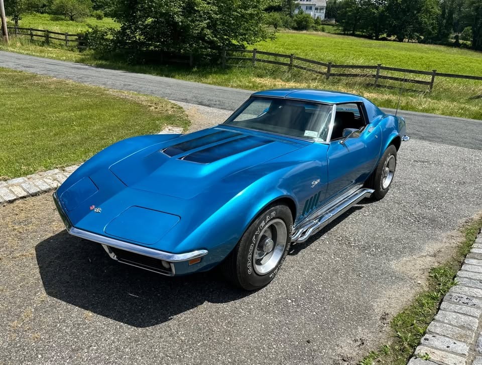 Chevrolet-Corvette-1969-Coupe-2