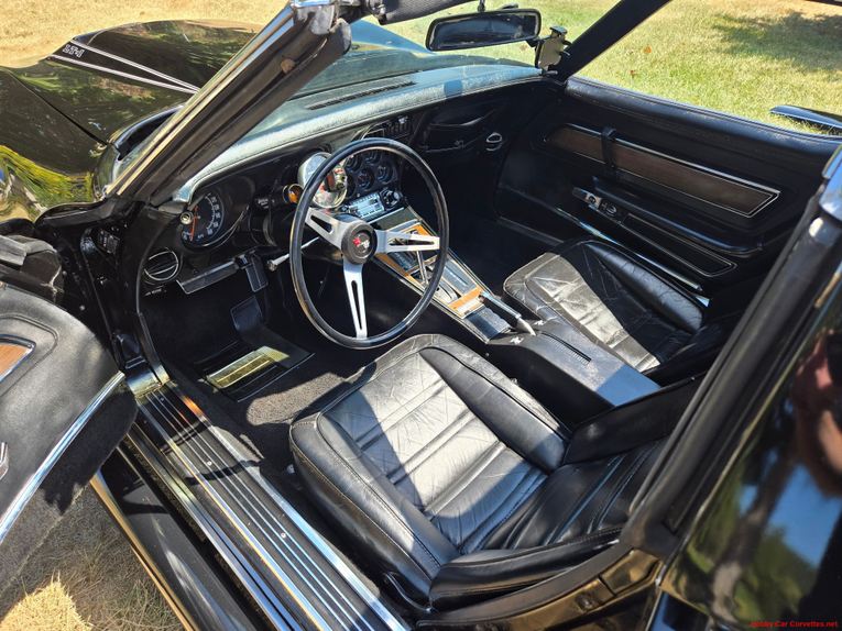 Chevrolet-Corvette-1972-Black-Black-9