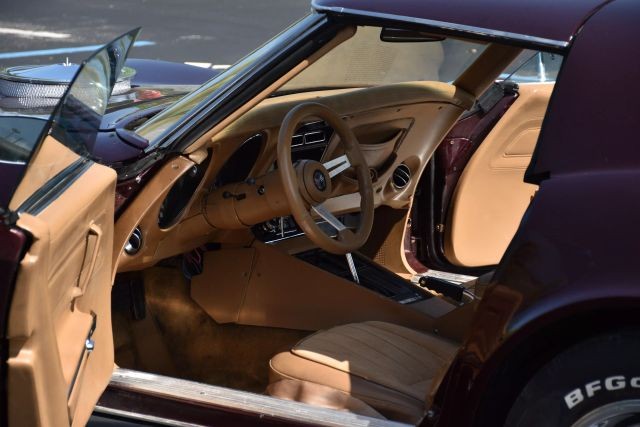 Chevrolet-Corvette-1972-Coupe-13