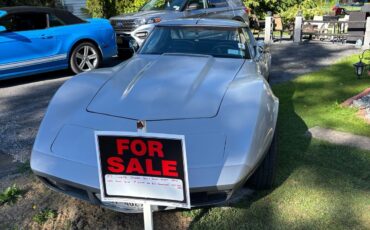 Chevrolet-Corvette-1973-4