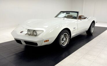 Chevrolet-Corvette-1973-Classic-White-Medium-Saddle-1