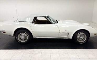 Chevrolet-Corvette-1973-Classic-White-Medium-Saddle-10
