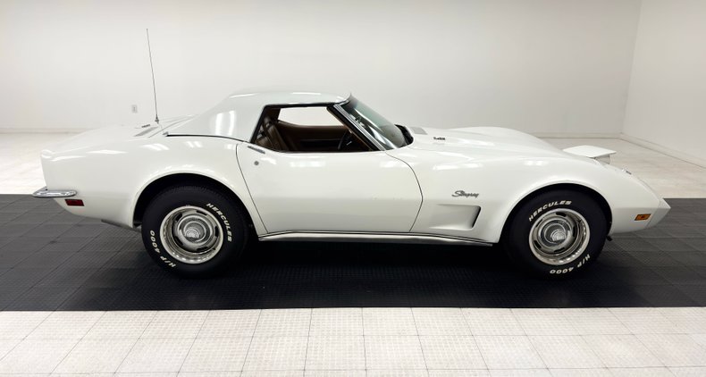 Chevrolet-Corvette-1973-Classic-White-Medium-Saddle-10