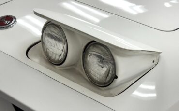 Chevrolet-Corvette-1973-Classic-White-Medium-Saddle-14