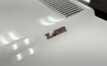 Chevrolet-Corvette-1973-Classic-White-Medium-Saddle-17