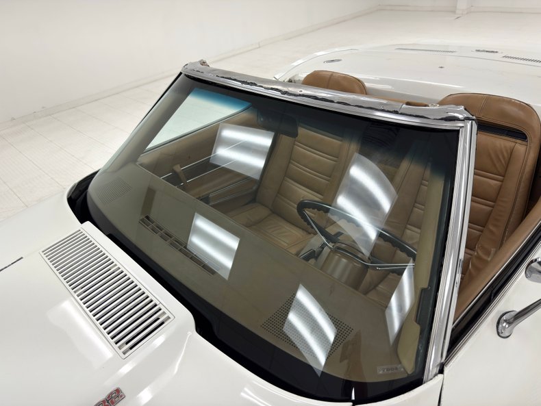 Chevrolet-Corvette-1973-Classic-White-Medium-Saddle-18
