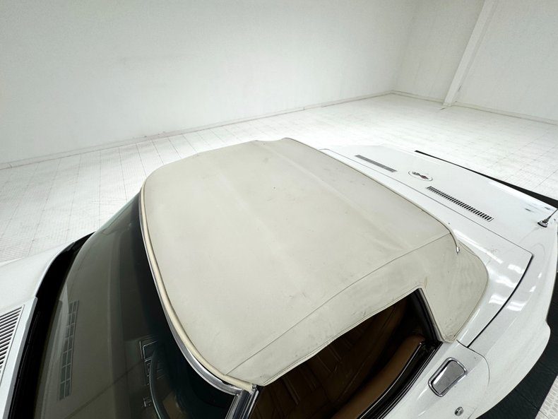 Chevrolet-Corvette-1973-Classic-White-Medium-Saddle-19