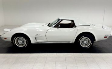 Chevrolet-Corvette-1973-Classic-White-Medium-Saddle-2