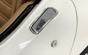 Chevrolet-Corvette-1973-Classic-White-Medium-Saddle-21