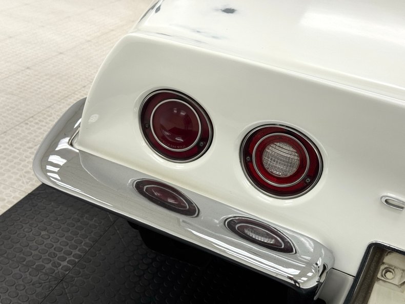 Chevrolet-Corvette-1973-Classic-White-Medium-Saddle-25