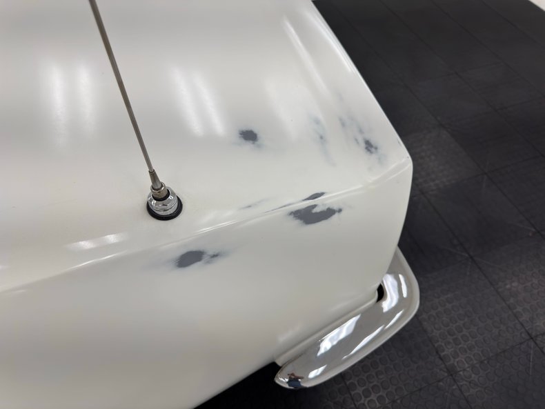 Chevrolet-Corvette-1973-Classic-White-Medium-Saddle-33
