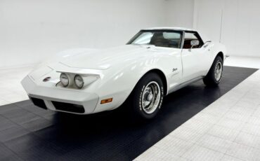Chevrolet-Corvette-1973-Classic-White-Medium-Saddle-35