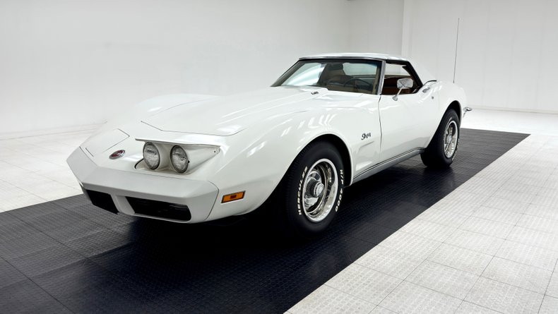 Chevrolet-Corvette-1973-Classic-White-Medium-Saddle-35