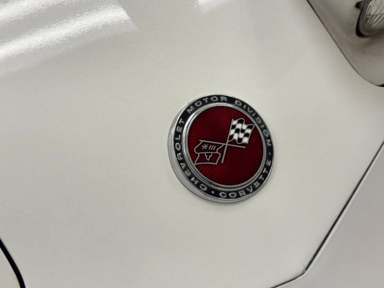 Chevrolet-Corvette-1973-Classic-White-Medium-Saddle-36