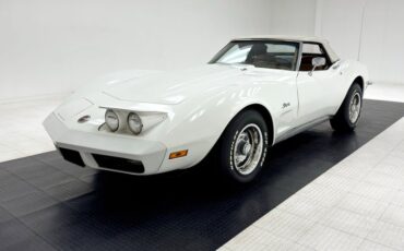 Chevrolet-Corvette-1973-Classic-White-Medium-Saddle