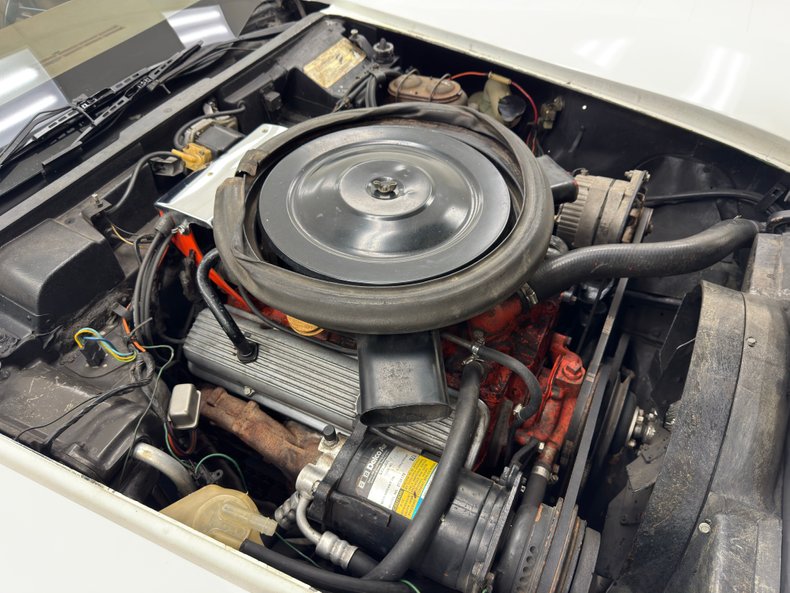 Chevrolet-Corvette-1973-Classic-White-Medium-Saddle-38
