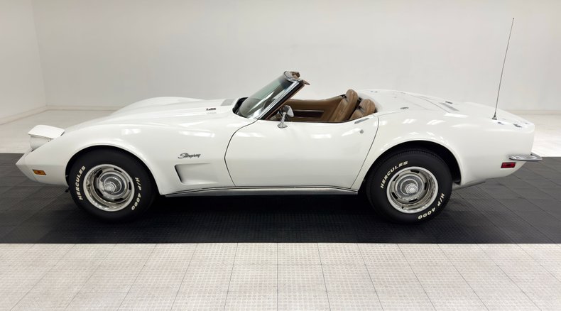 Chevrolet-Corvette-1973-Classic-White-Medium-Saddle-4