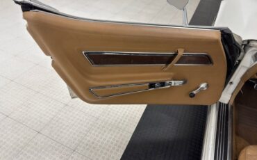 Chevrolet-Corvette-1973-Classic-White-Medium-Saddle-41