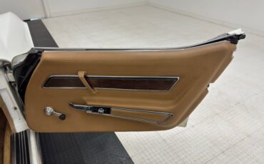 Chevrolet-Corvette-1973-Classic-White-Medium-Saddle-42