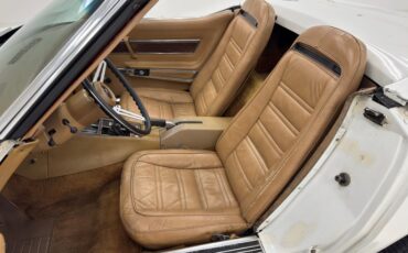 Chevrolet-Corvette-1973-Classic-White-Medium-Saddle-43