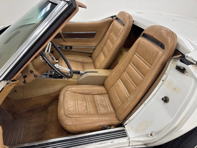 Chevrolet-Corvette-1973-Classic-White-Medium-Saddle-43