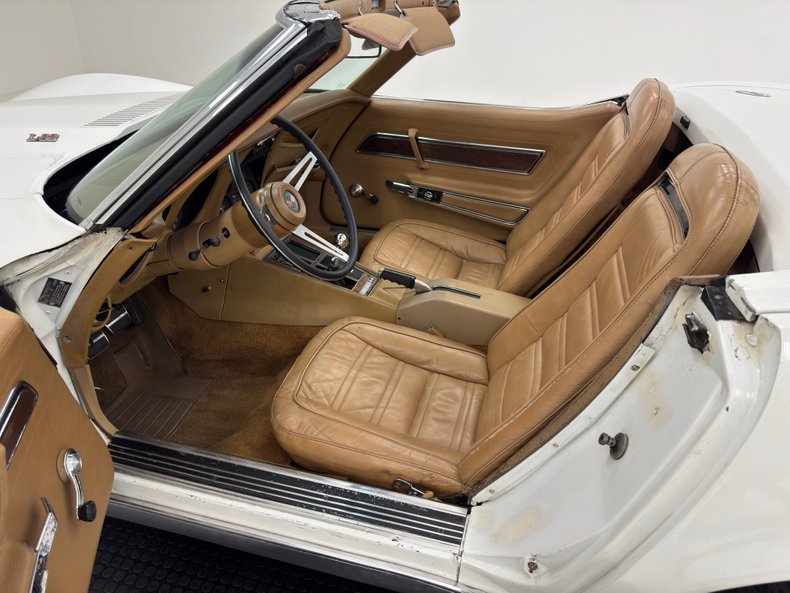 Chevrolet-Corvette-1973-Classic-White-Medium-Saddle-44