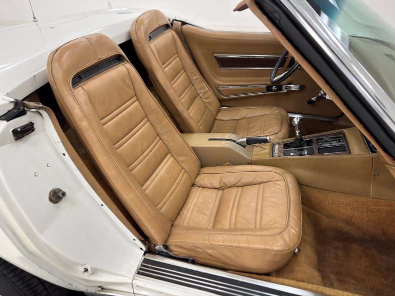 Chevrolet-Corvette-1973-Classic-White-Medium-Saddle-46