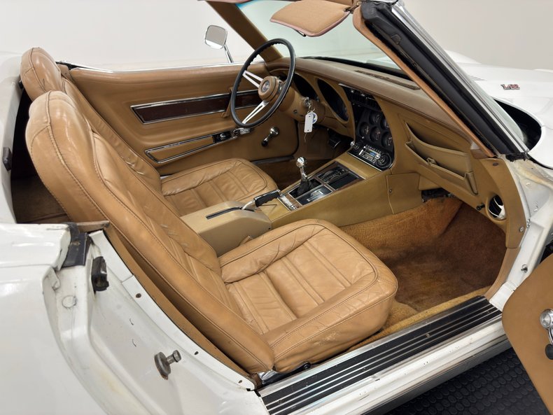 Chevrolet-Corvette-1973-Classic-White-Medium-Saddle-47