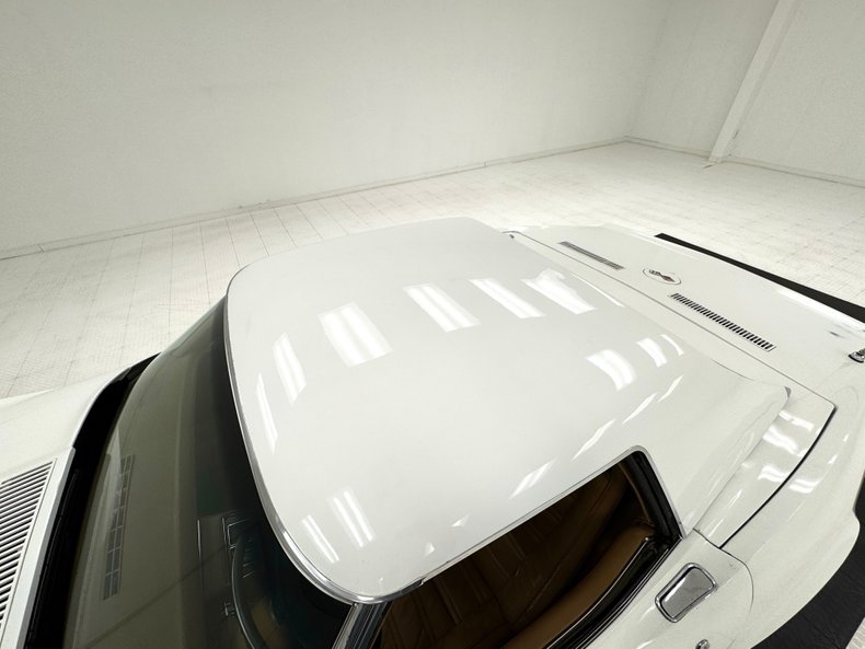 Chevrolet-Corvette-1973-Classic-White-Medium-Saddle-49