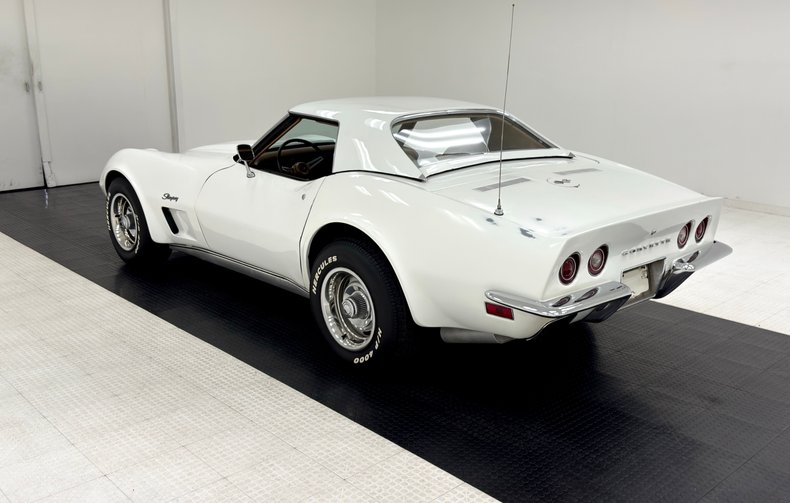Chevrolet-Corvette-1973-Classic-White-Medium-Saddle-5