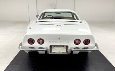 Chevrolet-Corvette-1973-Classic-White-Medium-Saddle-8