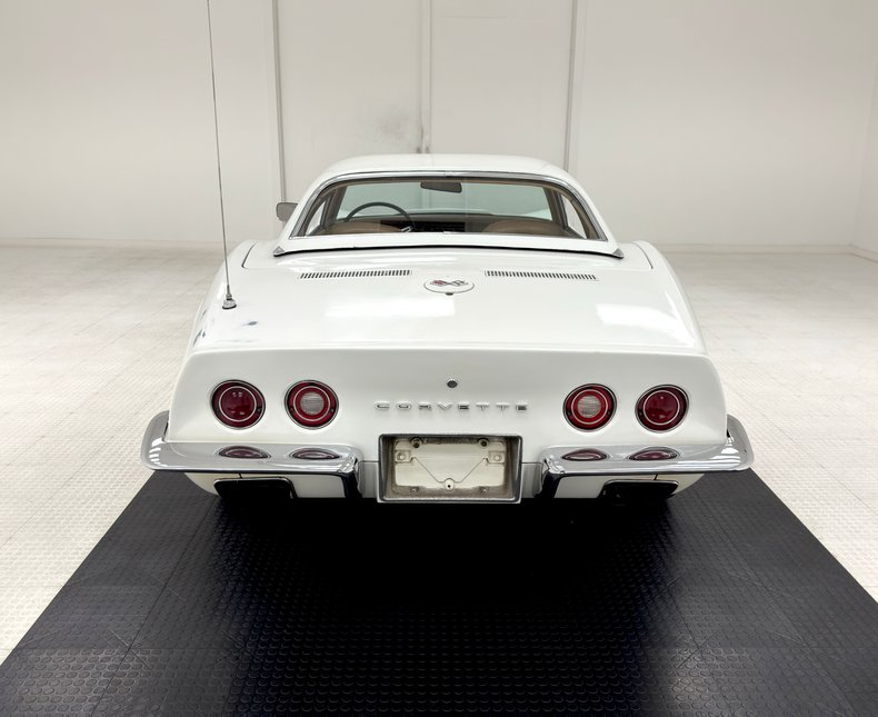 Chevrolet-Corvette-1973-Classic-White-Medium-Saddle-8